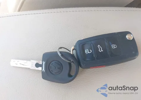 2015 Volkswagen Passat 1.8T Limited Edition z USA, uszkodzony, nr VIN 1VWAS7A38FC079728